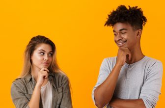 How to Tell if a Girl Online Likes You